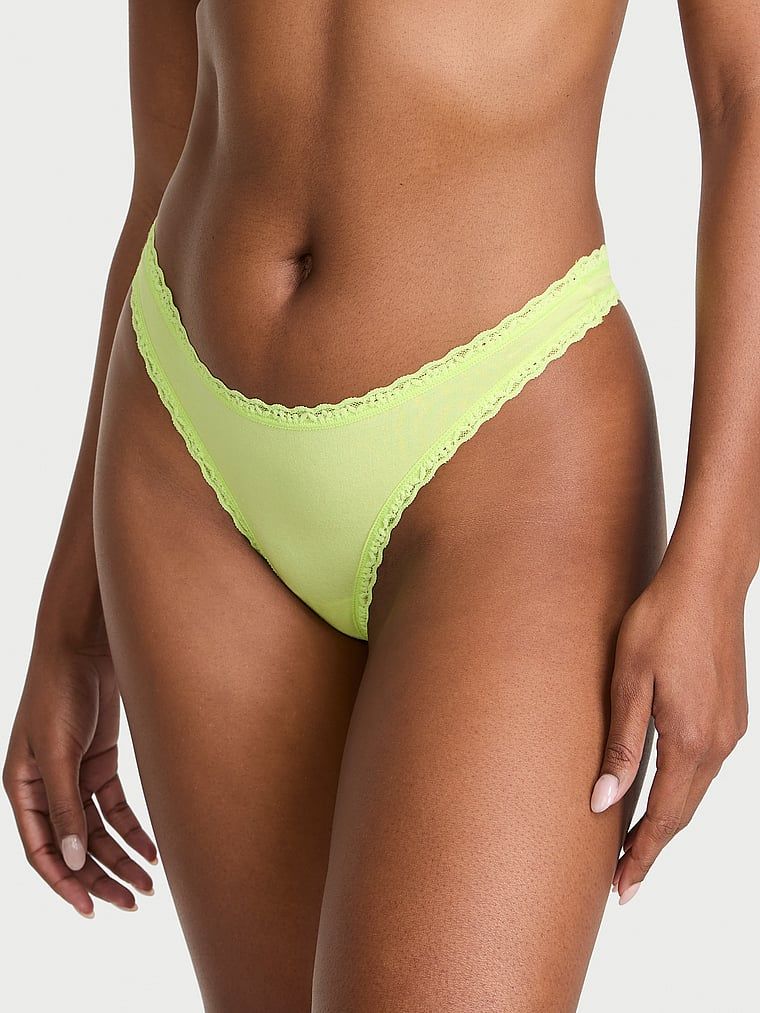 Stringi bawełniane z koronką na krawędziach Lace-Waist. Produkt ma kolor zielony i pochodzi z kolekcji Lacie. 
