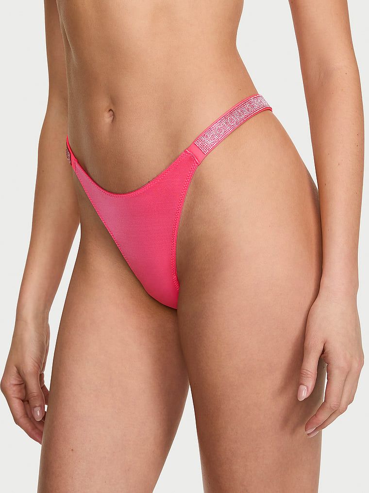 Stringi z błyszczącymi paskami Shine Strap. Produkt ma kolor różowy i pochodzi z kolekcji Very Sexy. 