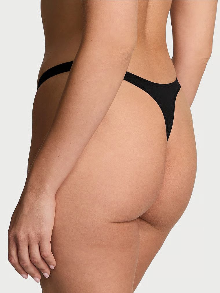 Stringi z wysoko wyciętymi nogawkami Starstruck Shine. Produkt ma kolor czarny i pochodzi z kolekcji Very Sexy. 