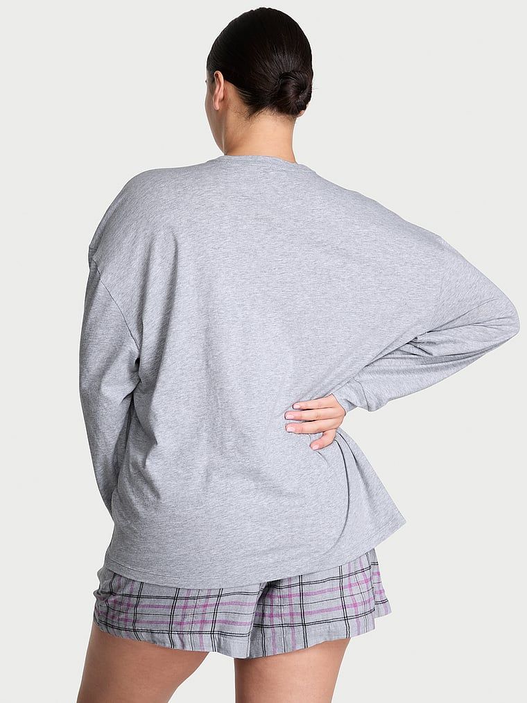 Piżama z flaneli z długimi rekawami i szortami Tee-Jama. Produkt ma kolor szary i pochodzi z kolekcji Victoria's Secret. 