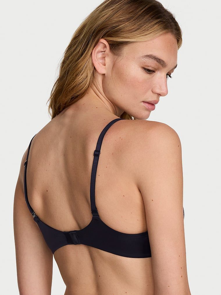 Biustonosz lekko usztywniany z mocno zabudowanymi miseczkami. Produkt ma kolor niebieski i pochodzi z kolekcji Body by Victoria. 
