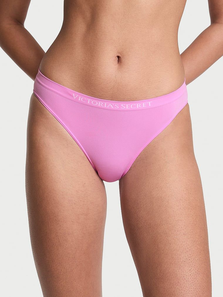 Majtki bezszwowe Seamless Bikini. Produkt ma kolor różowy i pochodzi z kolekcji Seamless. 