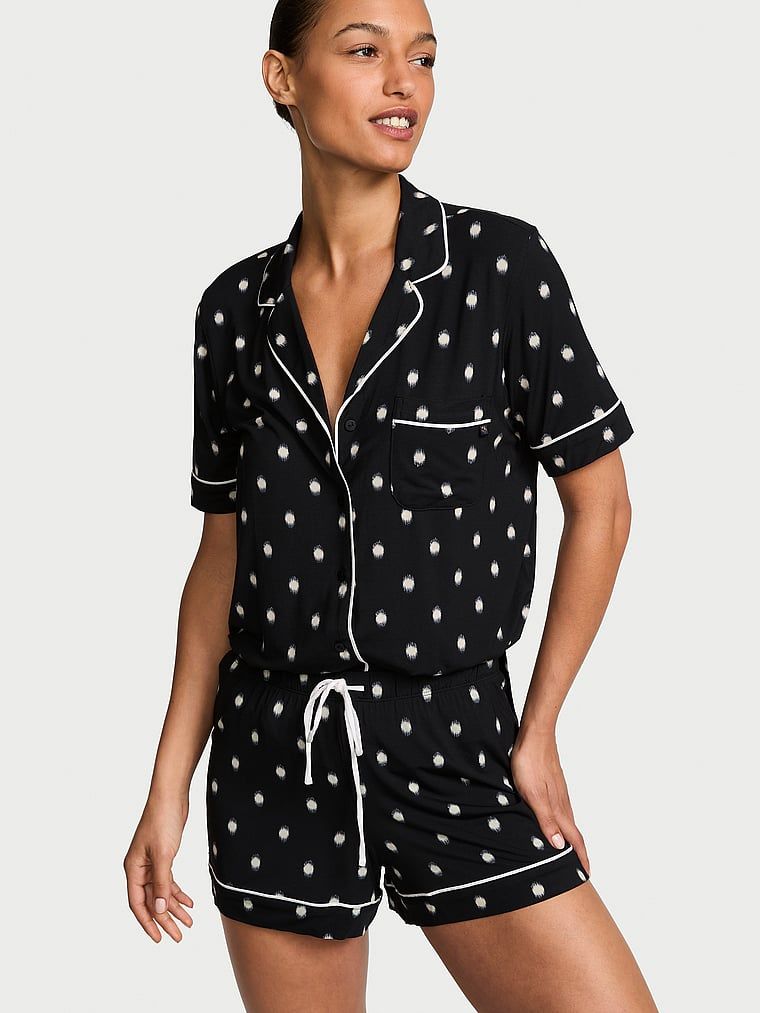 Piżama z modalu z szortami SoSoft. Produkt ma kolor wzorzysty i pochodzi z kolekcji Victoria's Secret. 