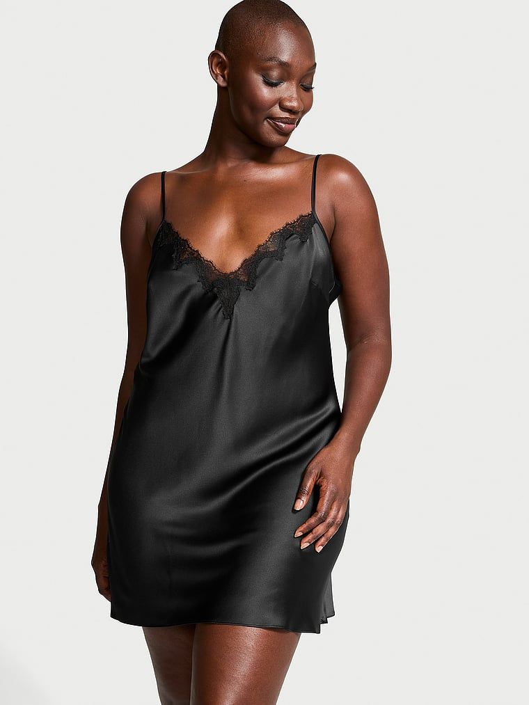 Koszulka nocna satynowa Satin and Rose Slip. Produkt ma kolor czarny i pochodzi z kolekcji Victoria's Secret. 