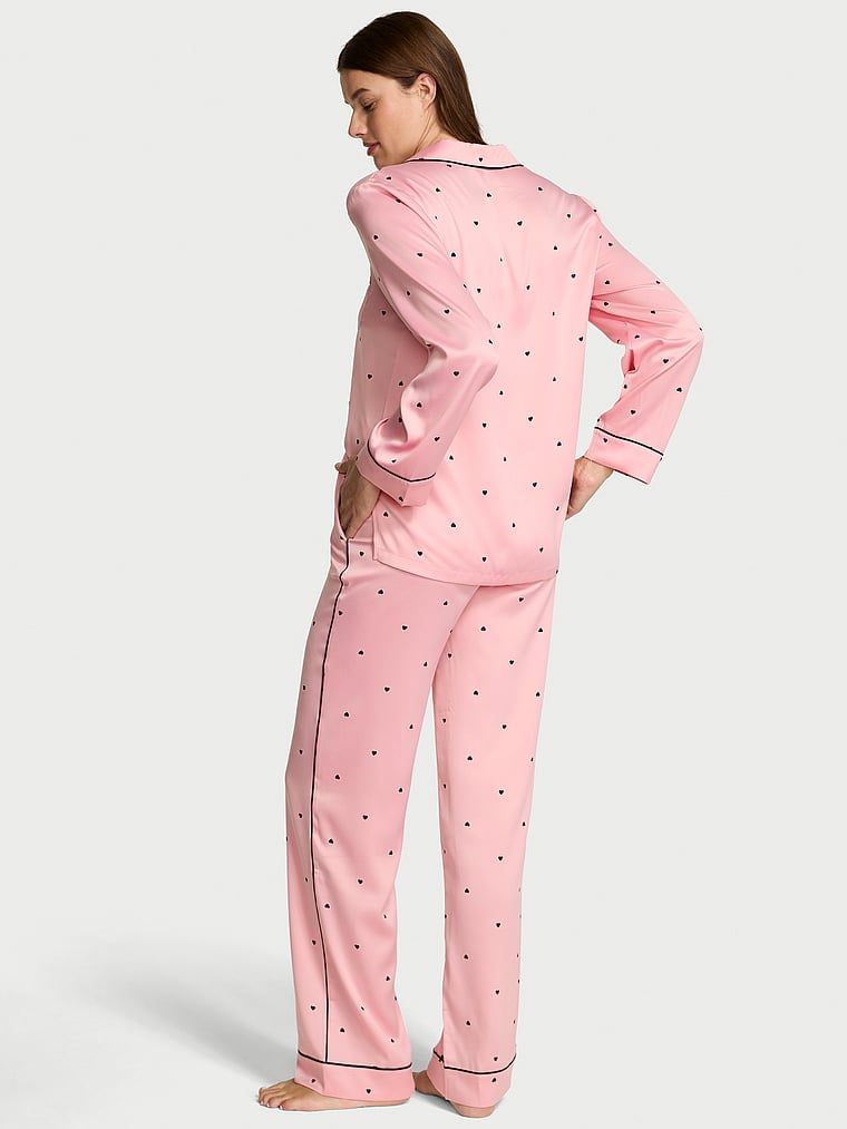 Piżama satynowa błyszcząca z długimi rękawami Glazed Satin. Produkt jest wzorzysty i pochodzi z kolekcji Victoria's Secret. 