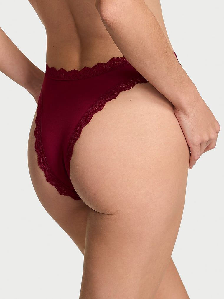 Majtki brazyliany z koronką Lace Trim Brazilian. Produkt ma kolor czerwony i pochodzi z kolekcji Body by Victoria. 