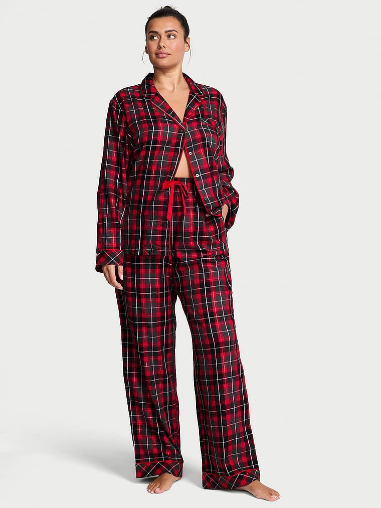 Flanelowa piżama z długimi spodniami. Produkt jest wzorzysty i pochodzi z kolekcji Victoria's Secret. 