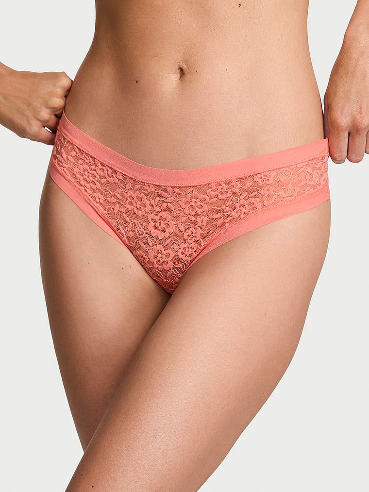 Stringi koronkowe No-Show Lace. Produkt ma kolor pomarańczowy i pochodzi z kolekcji No-Show. 