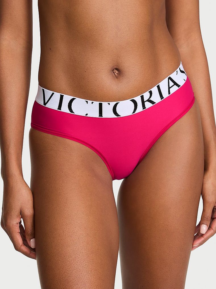 Majtki z logo Cool Hiphugger. Produkt ma kolor różowy i pochodzi z kolekcji Victoria's Secret. 