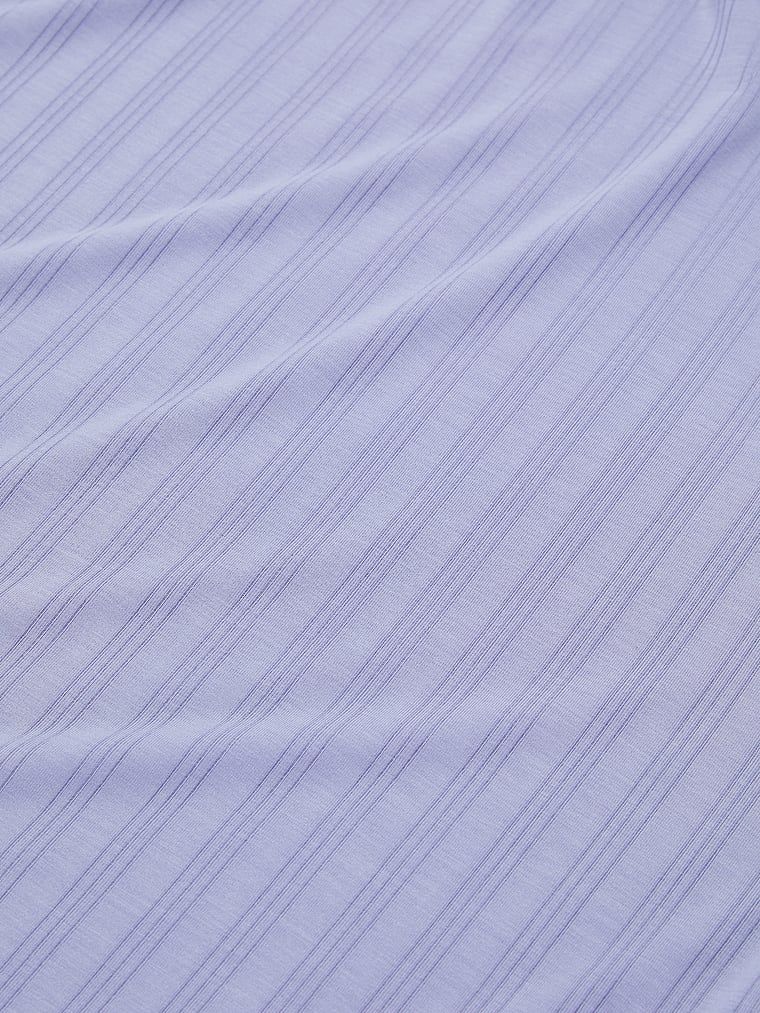 Sukienka długa maxi z modalu Ultra-Fine Slip. Produkt ma kolor fioletowy i pochodzi z kolekcji Victoria's Secret. 