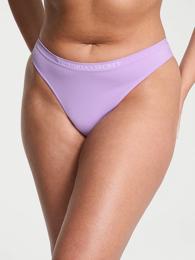Stringi bezszwowe Seamless. Produkt ma kolor purpurowy i pochodzi z kolekcji Seamless. 