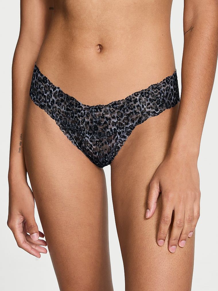 Stringi z koronką Lace. Produkt ma wzór z motywem zwierzęcym i pochodzi z kolekcji Lacie. 