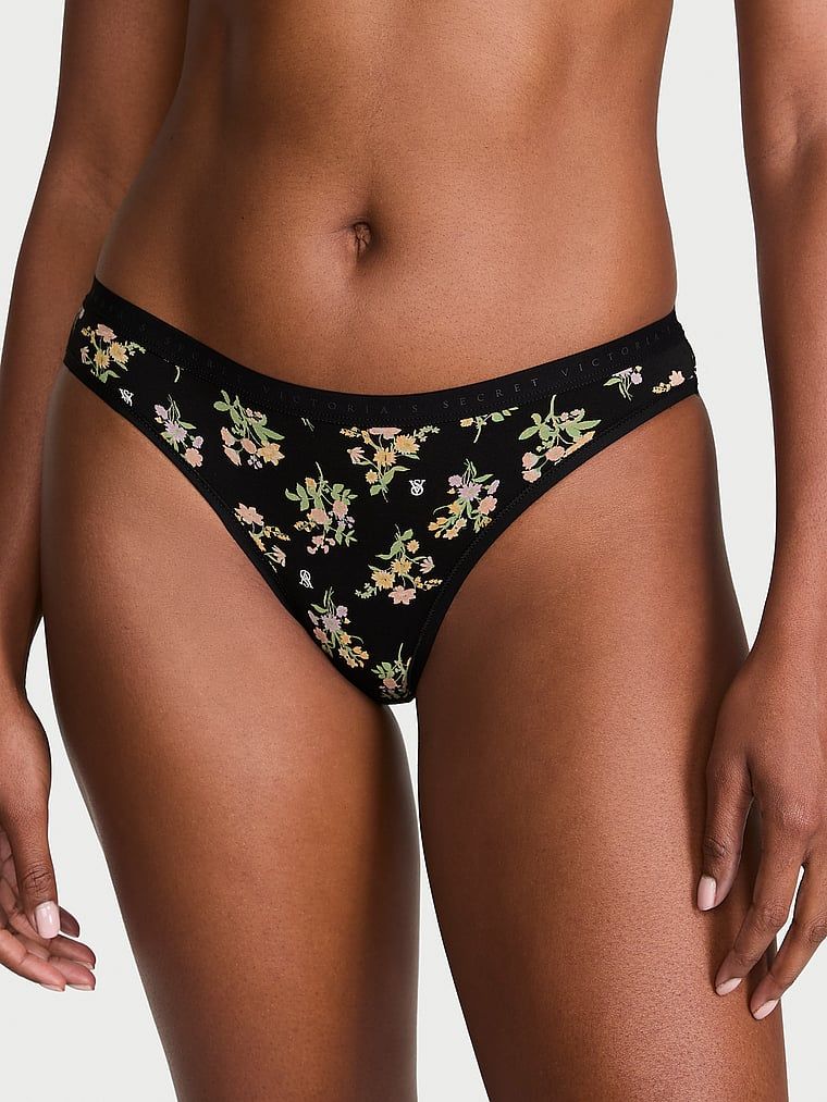 Majtki bawełniane Bikini. Produkt ma wzór kwiatowy i pochodzi z kolekcji Victoria's Secret. 