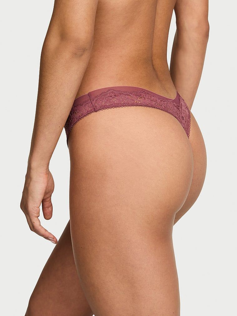 Stringi koronkowe Lace and Mesh. Produkt ma kolor różowy i pochodzi z kolekcji Dream Angels. 
