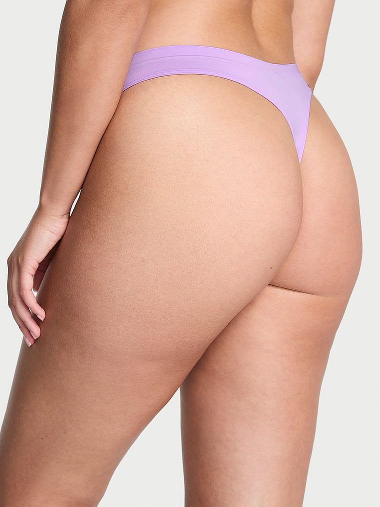 Stringi bezszwowe Seamless. Produkt ma kolor purpurowy i pochodzi z kolekcji Seamless. 