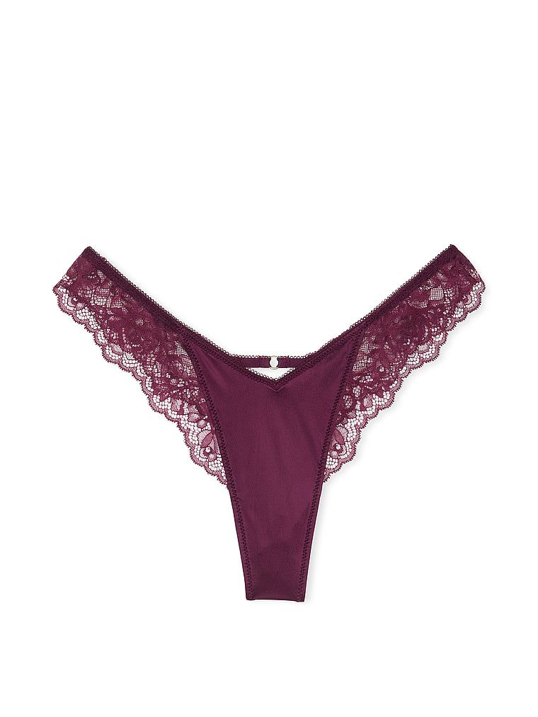 Stringi z koronką i wysoko wyciętymi nogawkami Lace-Trim High-Leg. Produkt ma kolor czerwony i pochodzi z kolekcji Very Sexy. 