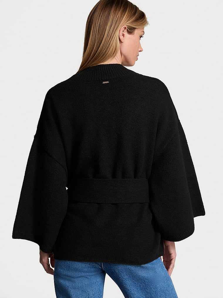 Sweter kopertowy Luxe Creme Knit Wrap. Produkt ma kolor czarny i pochodzi z kolekcji Victoria's Secret. 