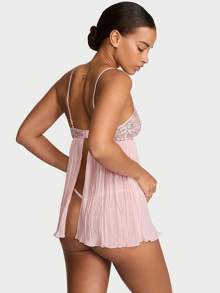 Halka i stringi Dream Lace Pleated Babydoll. Produkt ma kolor wielokolorowy i pochodzi z kolekcji Dream Angels. 