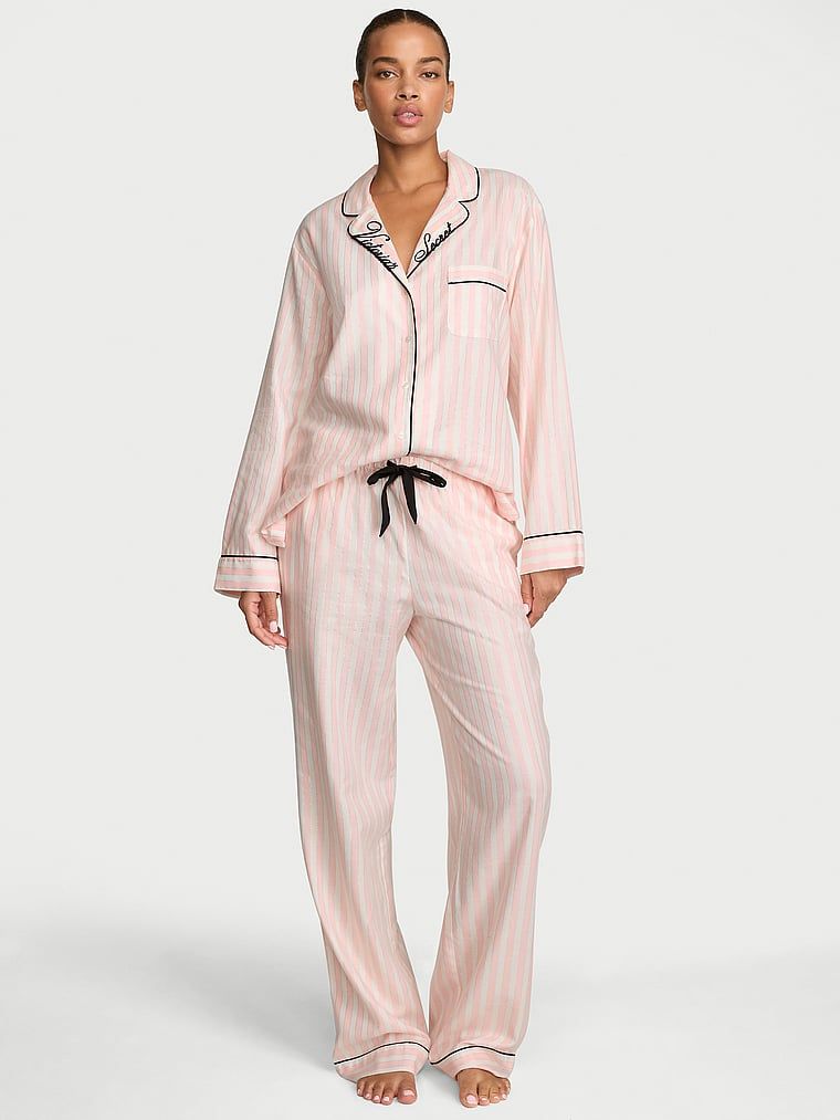 Flanelowa piżama z długimi spodniami. Produkt ma kolor wzorzysty i pochodzi z kolekcji Victoria's Secret. 
