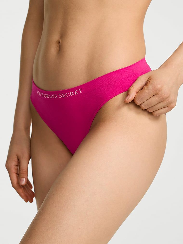 Majtki bezszwowe Seamless Bikini. Produkt ma kolor różowy i pochodzi z kolekcji Seamless. 