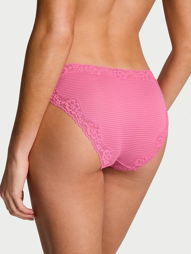 Majtki bawełniane w paseczki z koronką na krawędziach Bikini. Produkt ma kolor różowy i pochodzi z kolekcji Lace Trim. 