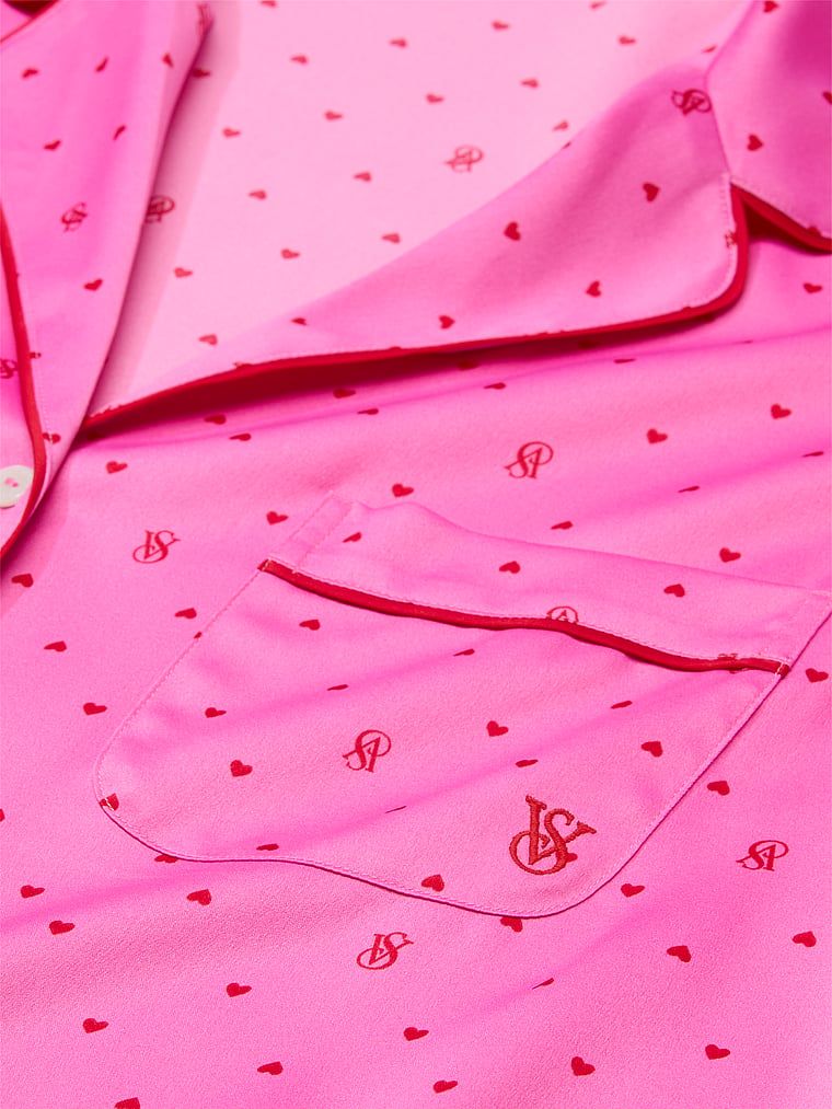 Piżama satynowa błyszcząca z szortami Glazed Satin. Produkt ma kolor wzorzysty i pochodzi z kolekcji Victoria's Secret. 