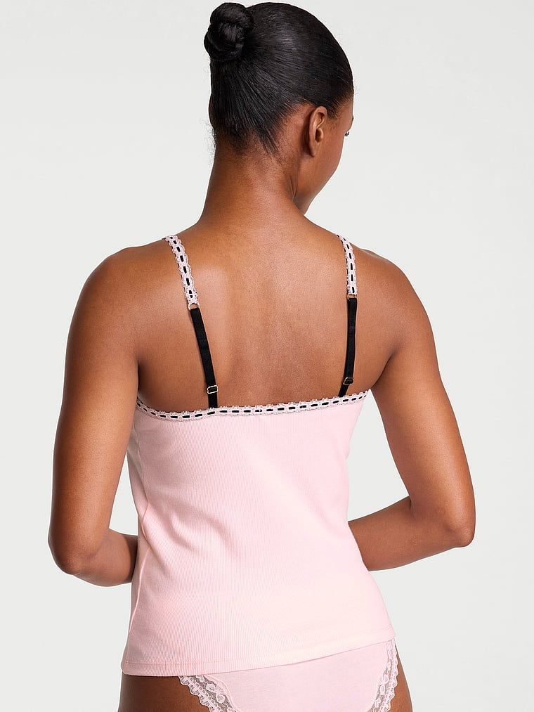 Top bawełniany do spania Flirty Rib Cami. Produkt ma kolor różowy i pochodzi z kolekcji Victoria's Secret. 