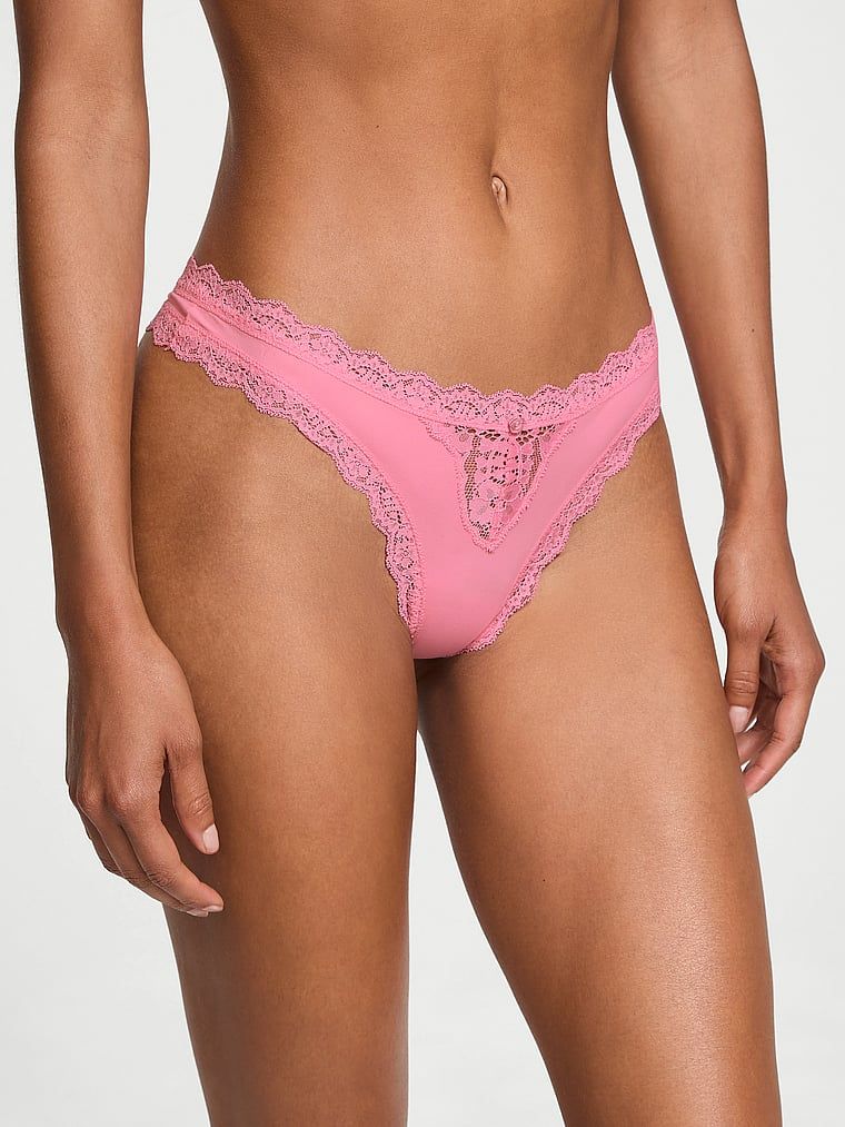 Stringi z koronką Lace Trim. Produkt ma kolor różowy i pochodzi z kolekcji Dream Angels. 