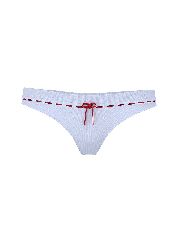 Stringi z wstążeczką Seamless Ribbon Slot. Produkt ma kolor fioletowy i pochodzi z kolekcji Seamless. 