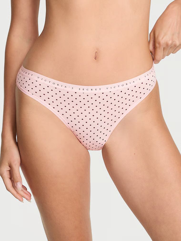 Majtki bawełniane Bikini. Produkt jest wzorzysty i pochodzi z kolekcji Body by Victoria. 