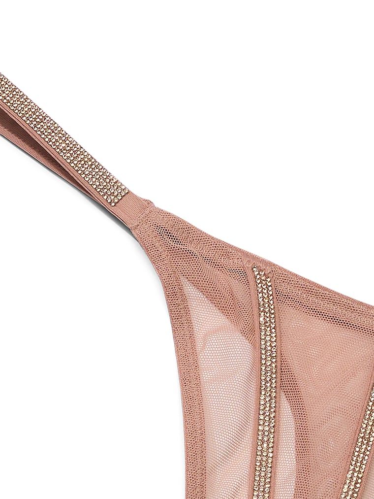 Stringi z błyszczącymi paseczkami Sheer Shine. Produkt ma kolor beżowy i pochodzi z kolekcji Very Sexy. 