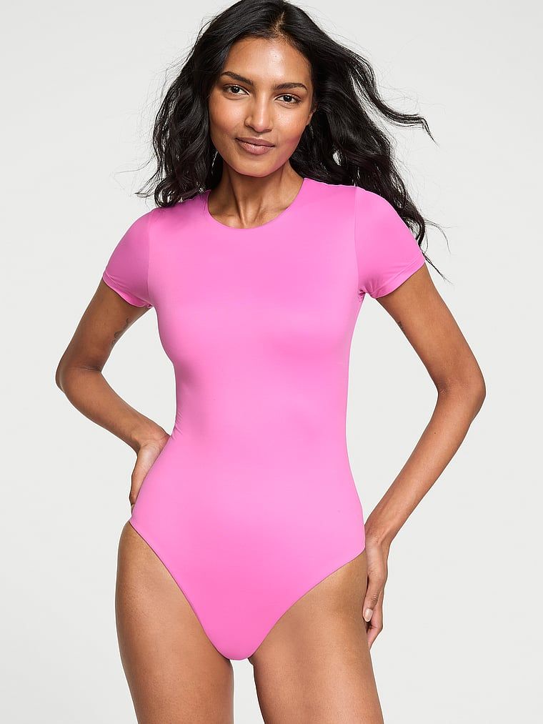 Body z krótkimi rękawami Feathersoft Essentials. Produkt ma kolor różowy i pochodzi z kolekcji Victoria's Secret. 
