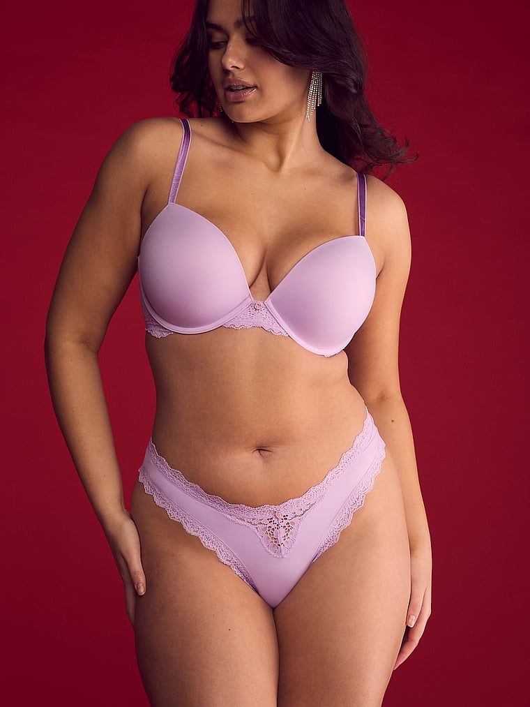 Stringi z koronką Lace Trim. Produkt ma kolor czerwony i pochodzi z kolekcji Dream Angels. 