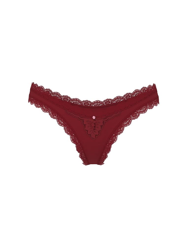 Majtki brazyliany z koronką Lace Trim Brazilian. Produkt ma kolor czerwony i pochodzi z kolekcji Body by Victoria. 