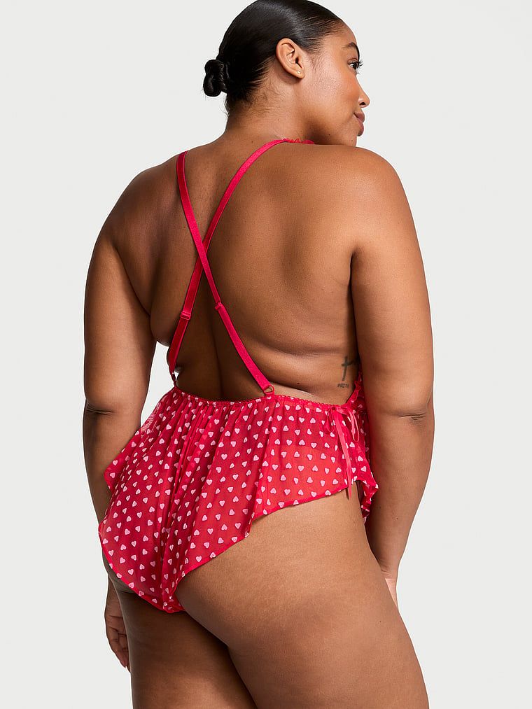 Body z siateczki z motywem serduszek Tease Mini Hearts. Produkt ma kolor wzorzysty i pochodzi z kolekcji Victoria's Secret. 