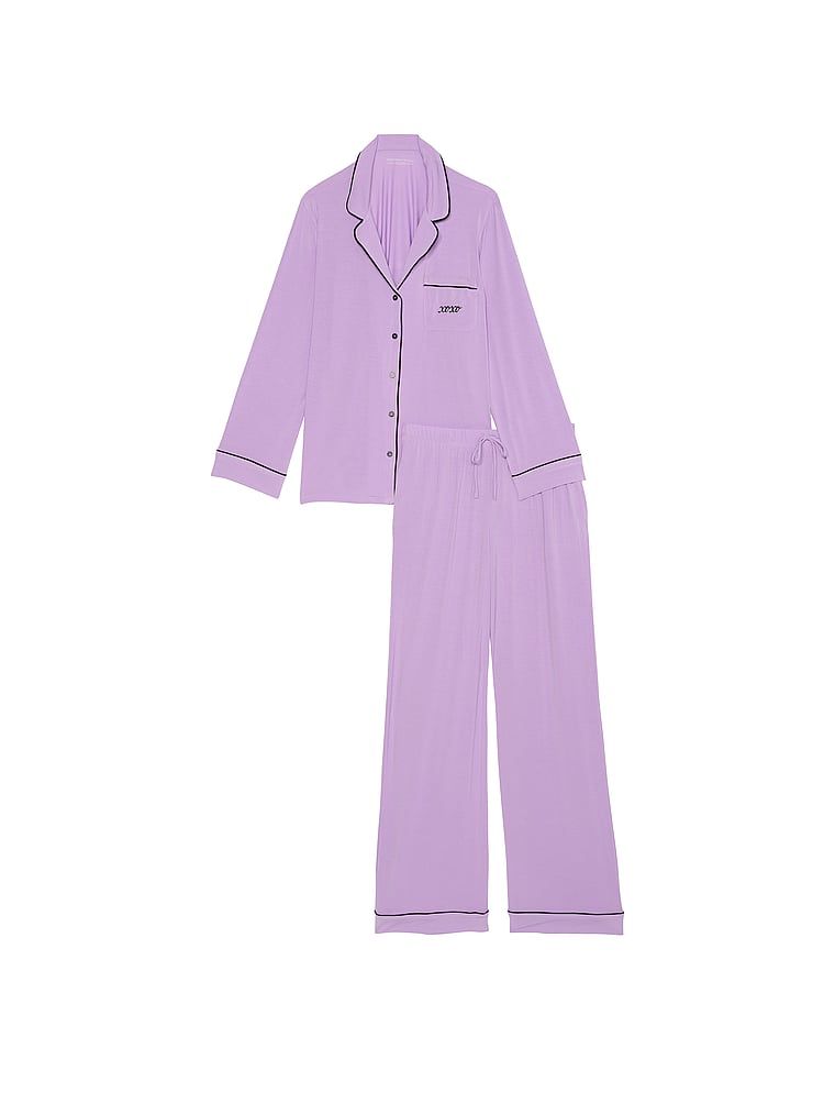 Długa piżama z modalu. Produkt ma kolor purpurowy i pochodzi z kolekcji Victoria's Secret. 