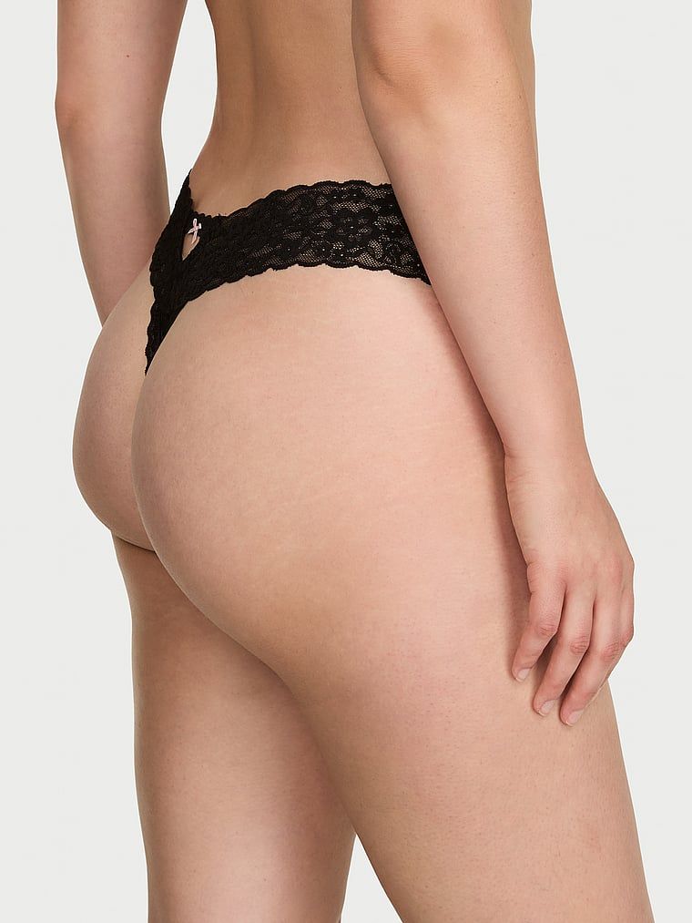 Stringi koronkowe Keyhole. Produkt ma kolor czarny i pochodzi z kolekcji Lacie. 