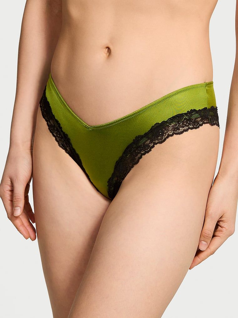 Majtki z koronką na krawędziach i wysoko wyciętymi nogawkami Lace-Trim Cheeky. Produkt ma kolor zielony i pochodzi z kolekcji Very Sexy. 