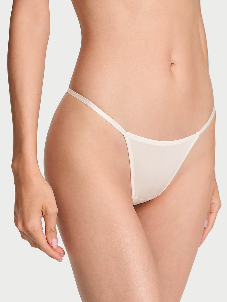 Stringi z łańcuszkiem z tyłu Charm. Produkt ma kolor biały i pochodzi z kolekcji Very Sexy. 