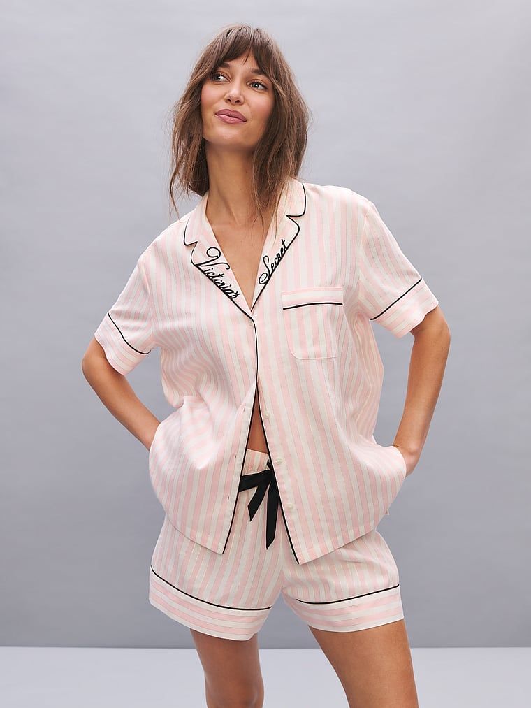 Flanelowa piżama z szortami. Produkt ma kolor wzorzysty i pochodzi z kolekcji Victoria's Secret. 