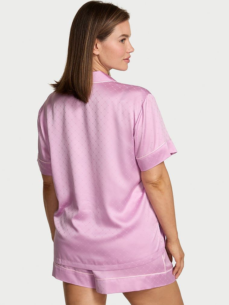 Satynowa piżama z krótkim rękawem i szortami Glazed Heart. Produkt ma kolor purpurowy i pochodzi z kolekcji Victoria's Secret. 