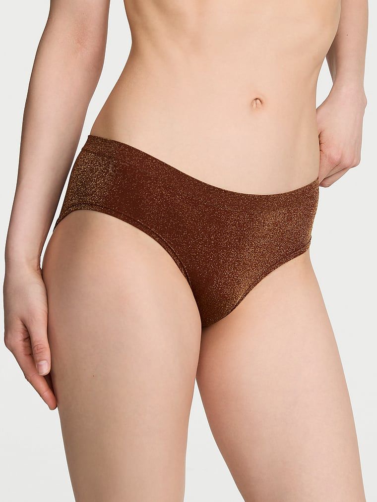 Majtki z błyszczącego materiału Shimmer Hiphugger. Produkt ma kolor brązowy i pochodzi z kolekcji Seamless. 