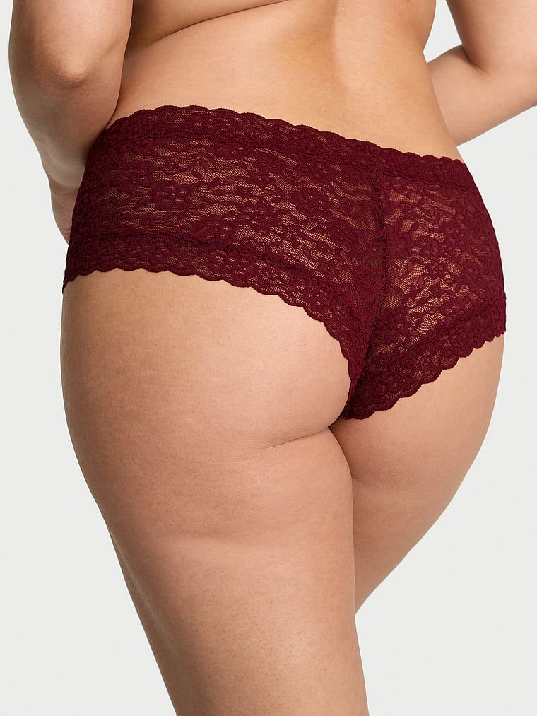 Majtki z koronką Lace Cheeky. Produkt ma kolor czerwony i pochodzi z kolekcji Lacie. 