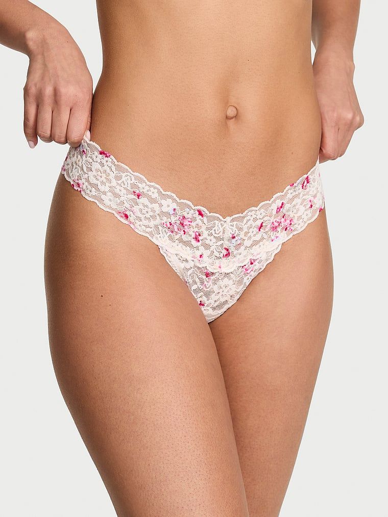 Stringi koronkowe Lace. Produkt ma wzór kwiatowy i pochodzi z kolekcji Lacie. 