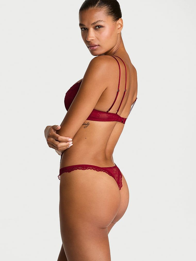 Body koronkowe z wypełnieniem push-up. Produkt ma kolor czerwony i pochodzi z kolekcji Very Sexy. 
