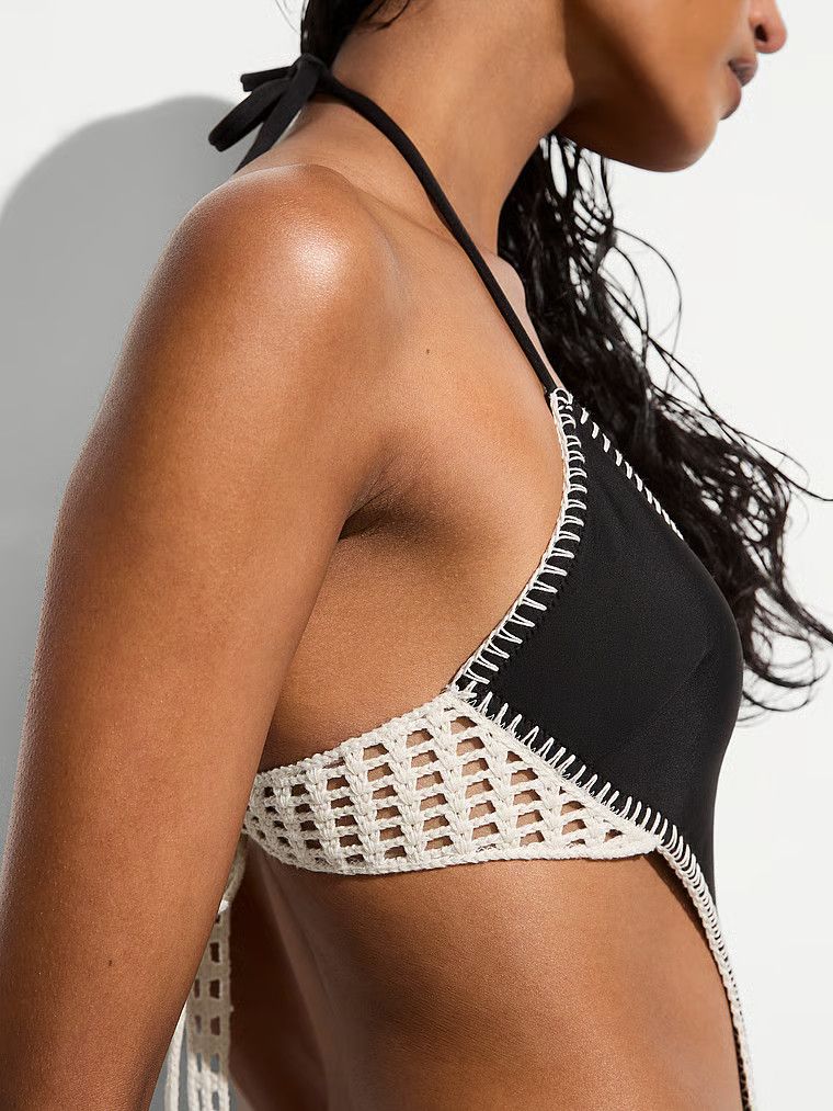 Strój kąpielowy jednoczęściowy Archives Crochet Scuba Cheeky Monokini. Produkt ma kolor czarny i pochodzi z kolekcji Victoria's Secret Swim. 