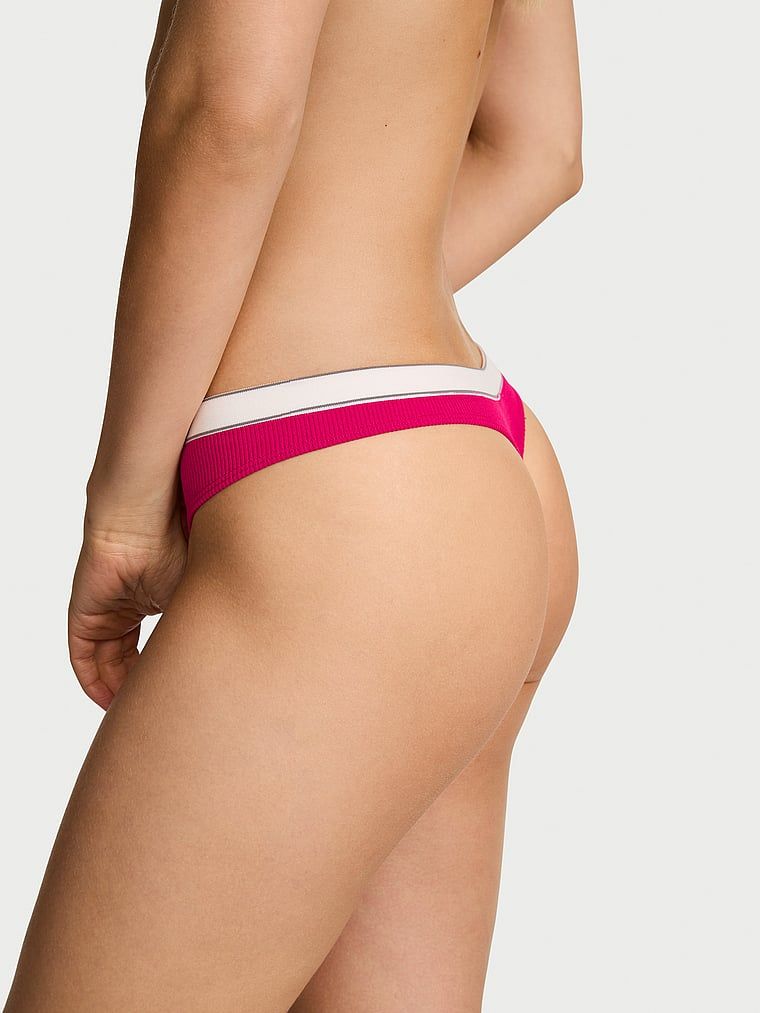 Stringi prążkowane z logo Seamless Rib. Produkt ma kolor wzorzysty i pochodzi z kolekcji Seamless. 