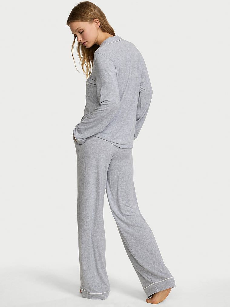 Piżama z modalu SoSoft. Produkt ma kolor szary i pochodzi z kolekcji Victoria's Secret. 
