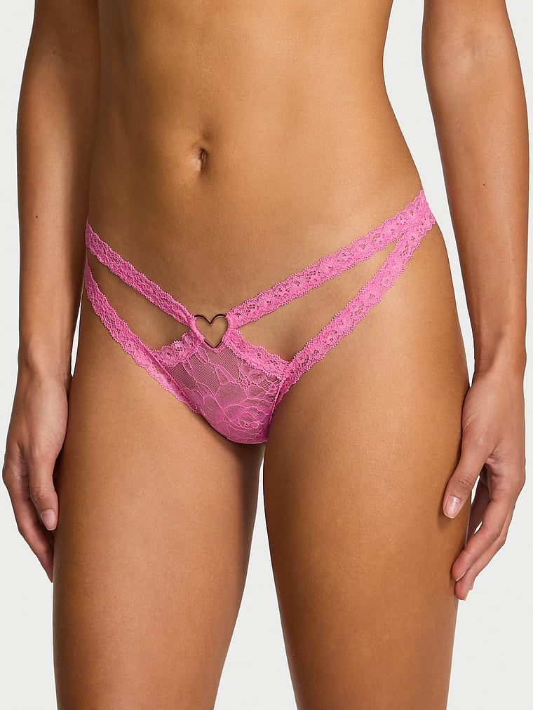 Stringi koronkowe Tease Heart Hardware. Produkt ma kolor różowy i pochodzi z kolekcji Very Sexy. 