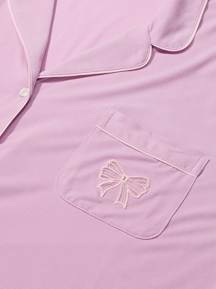 Piżama z modalu Bow. Produkt ma kolor fioletowy i pochodzi z kolekcji Victoria's Secret. 